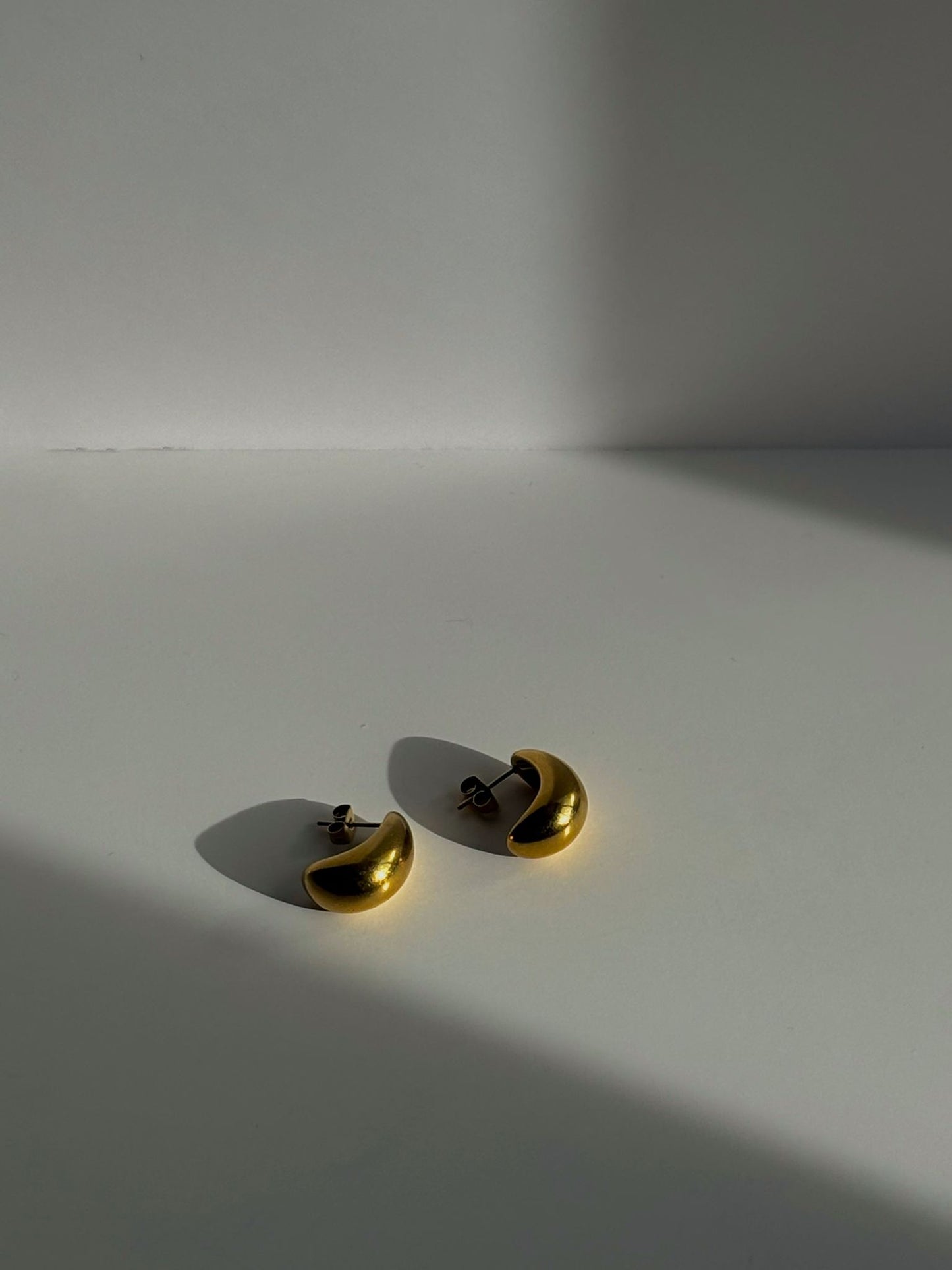 The Lunar Drops